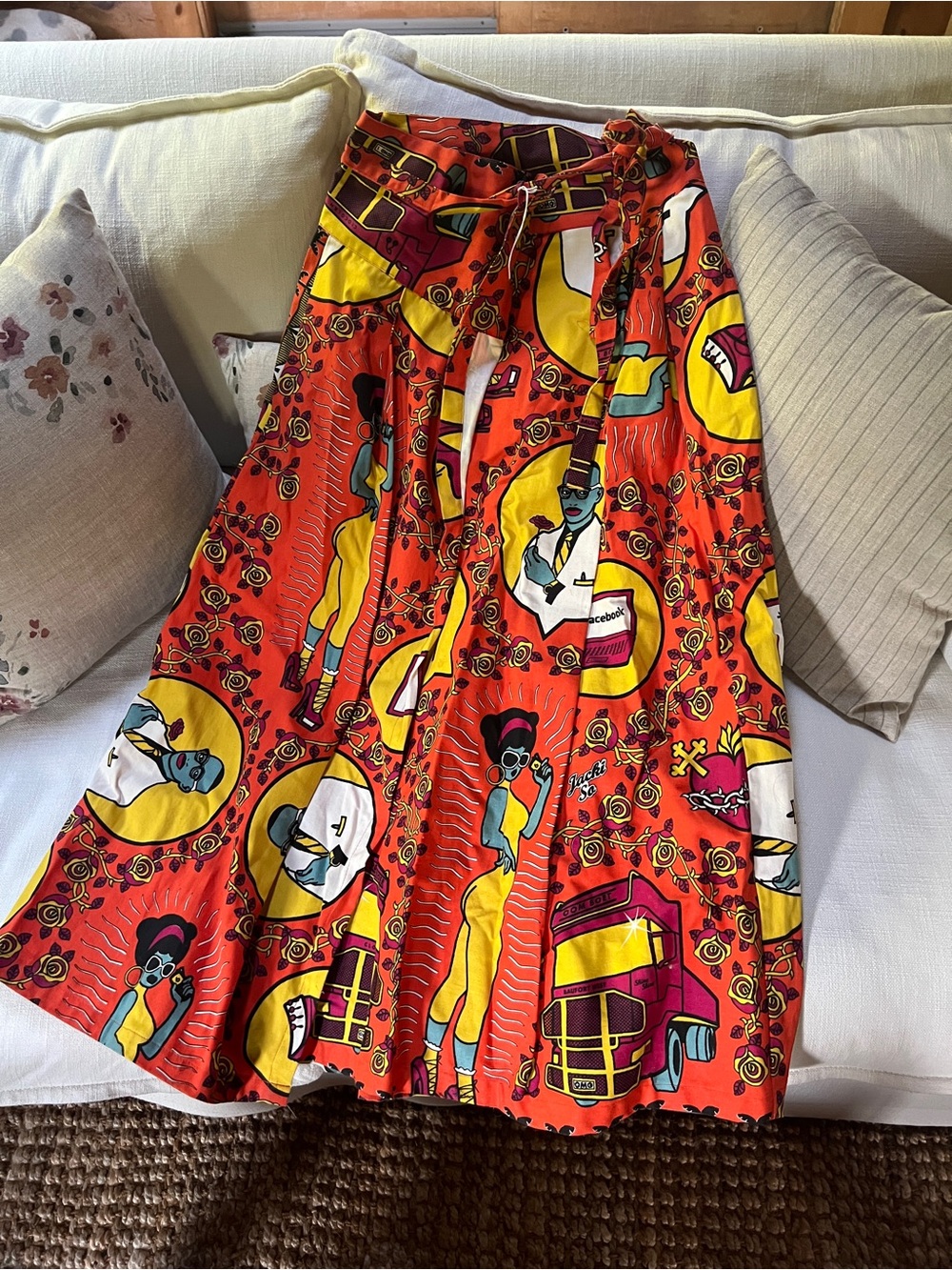 Bold Orange Graphic Maxi Skirt with Vibrant Print xs/s